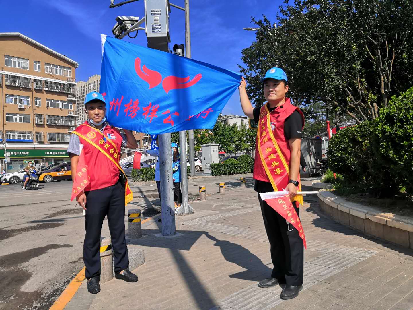 <strong>大鸡巴艹死少妇骚逼视频</strong>